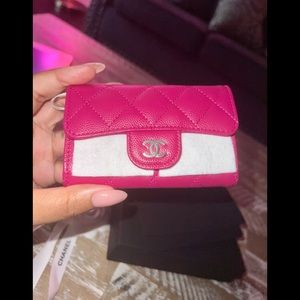 Chanel 22A snap card holder